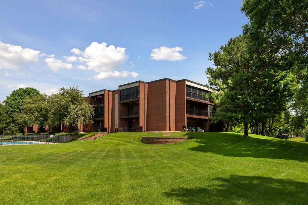 1800 Riverwood Drive 219, Burnsville
