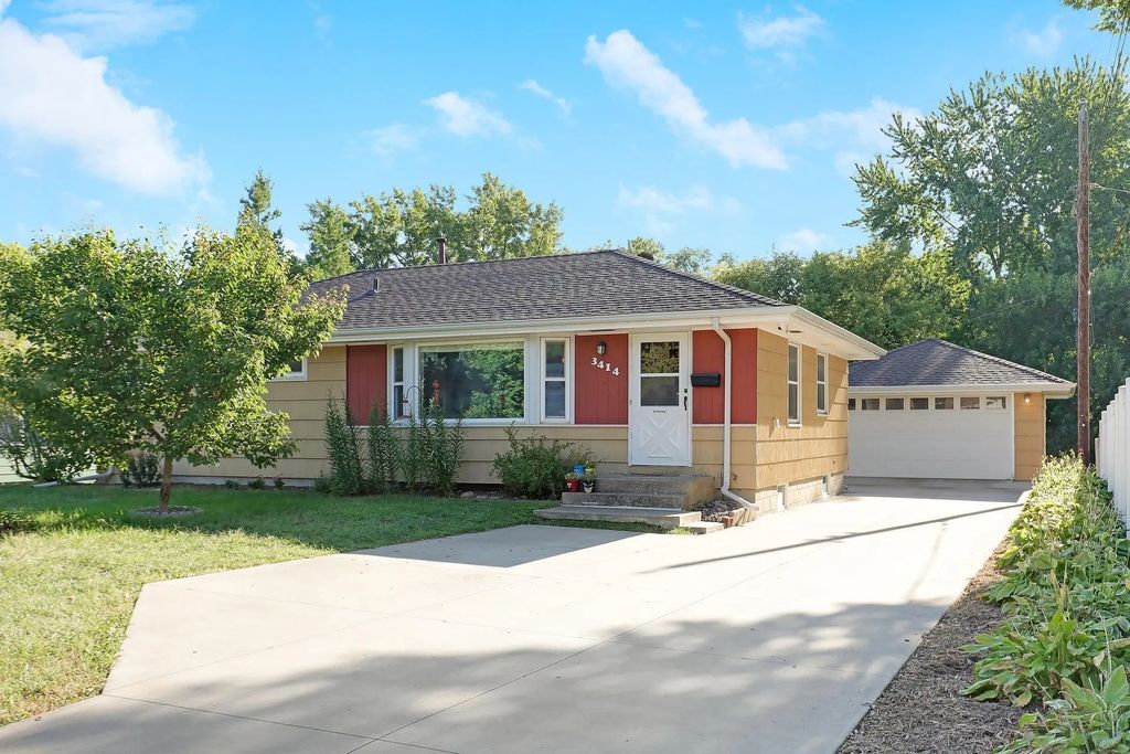 3414 Yates Avenue N, Crystal