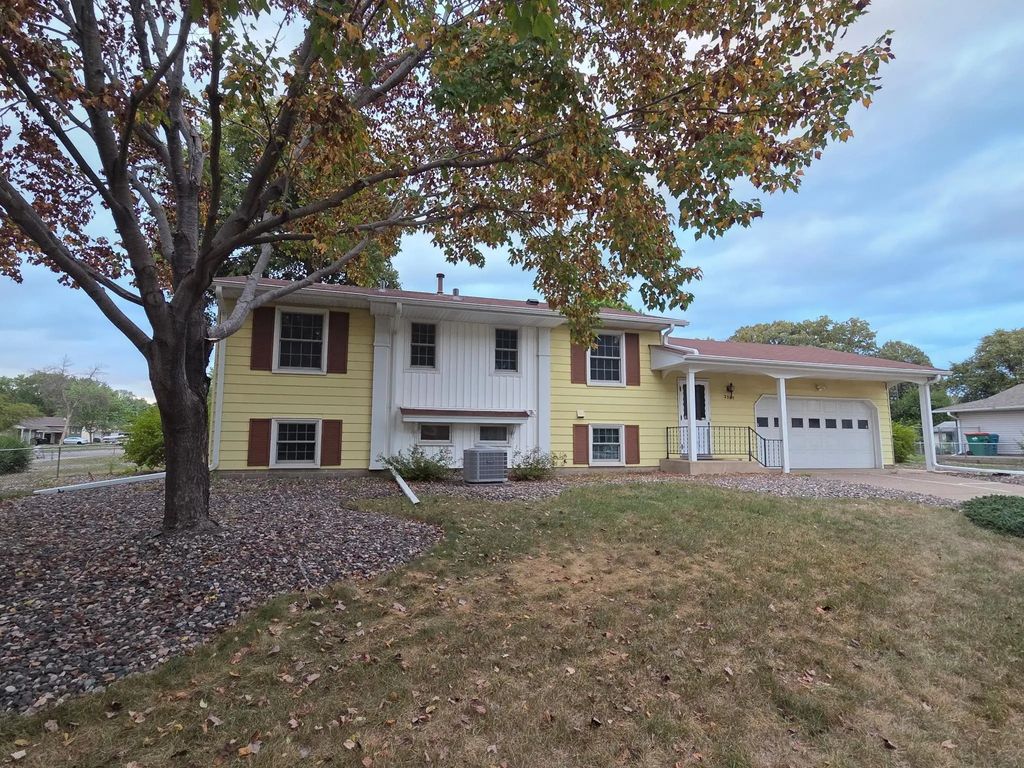 2365 106th Avenue Nw, Coon Rapids