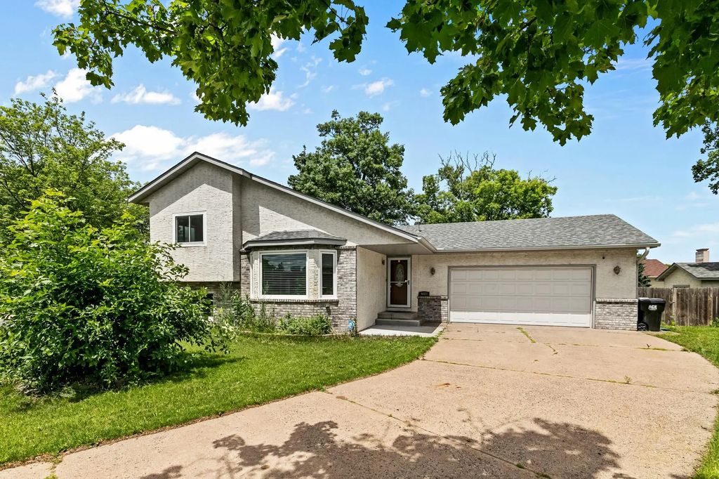 9887 Ilex Street Nw, Coon Rapids