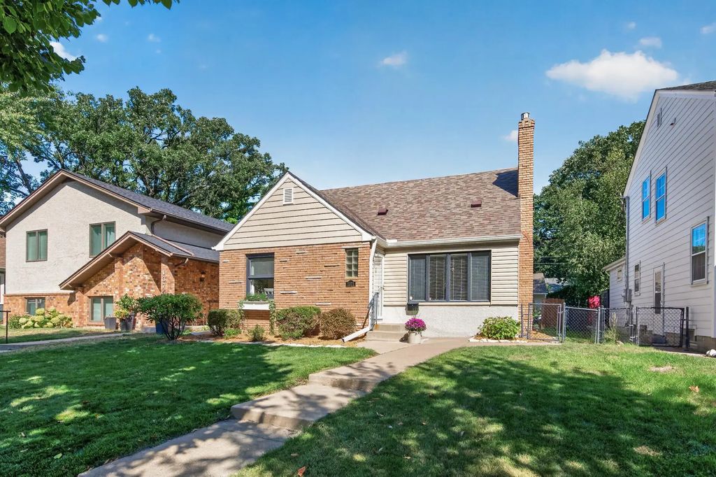 1371 Eleanor Avenue, St Paul