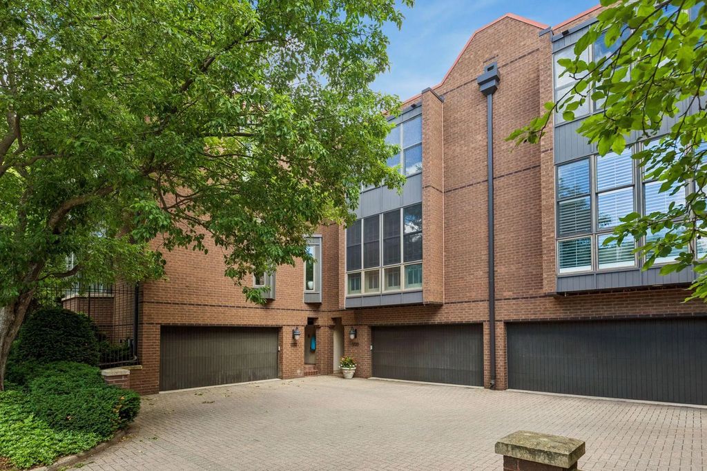 1220 Mount Curve Avenue, Minneapolis