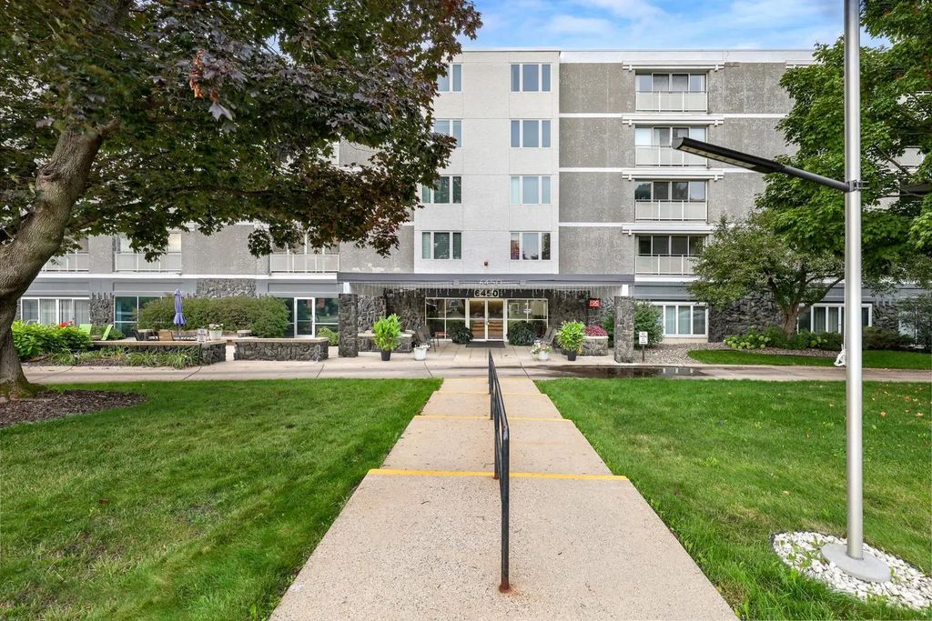 6450 York Avenue S 501, Edina