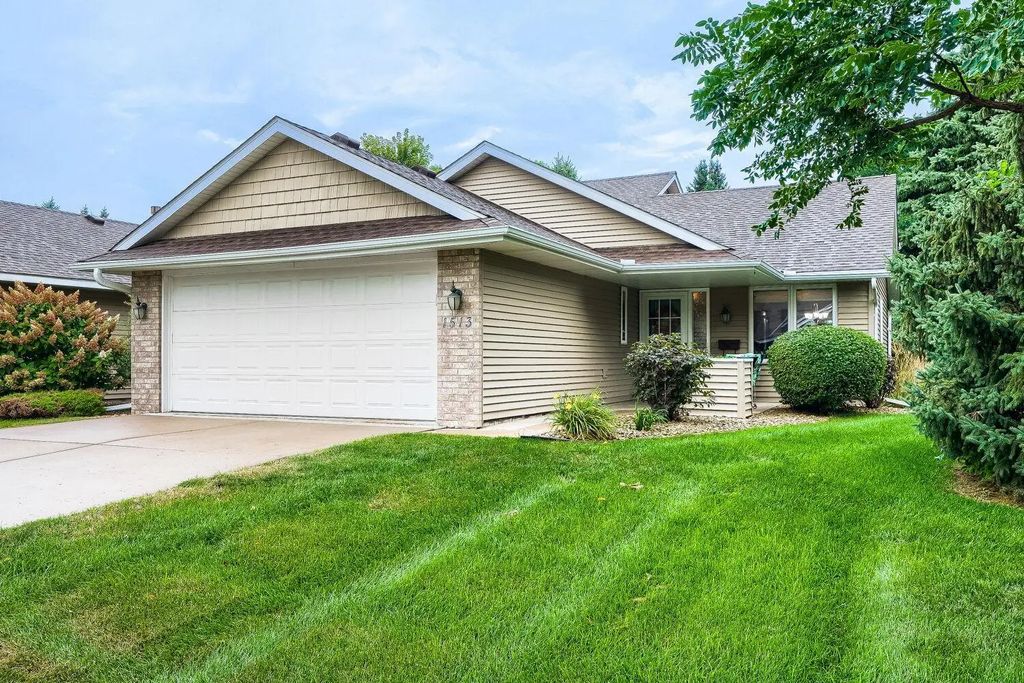 1513 Carleton Drive, Hastings