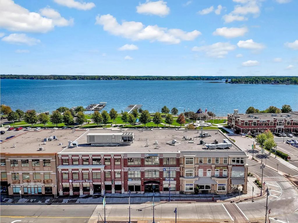 25 N Lake Street 205, Forest Lake