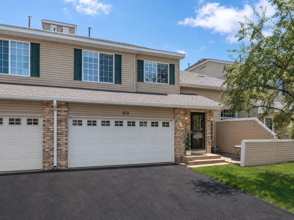 832 Summer Pines Circle, Hudson