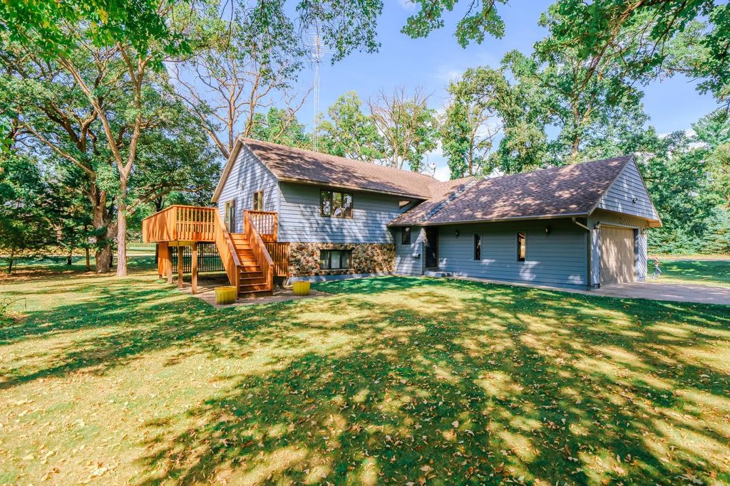 302 N Hickory Street, Royalton