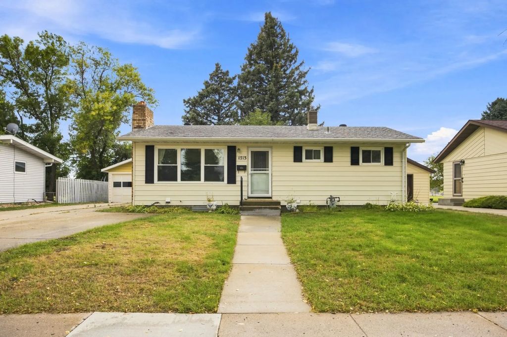1713 17th Street S, Fargo