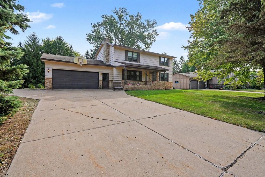 12612 Scharber Street, Rogers