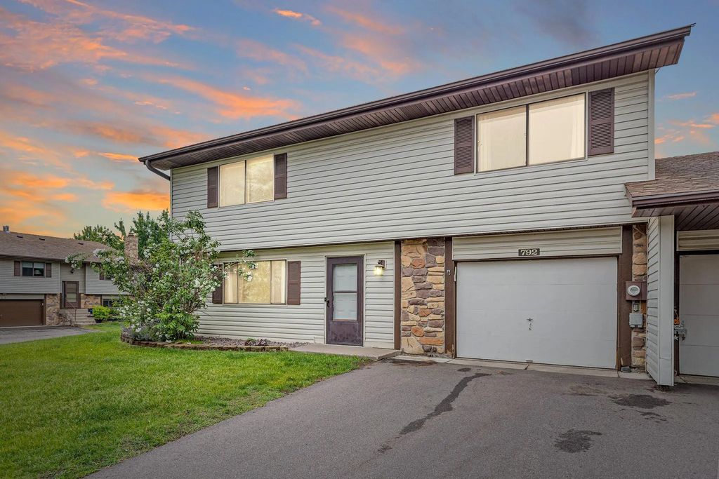 792 Tanglewood Drive, Shoreview
