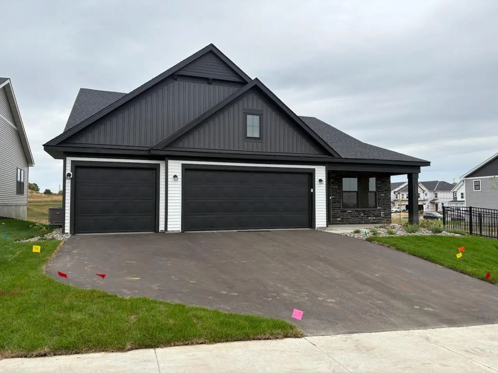 8852 63rd Street S, Cottage Grove