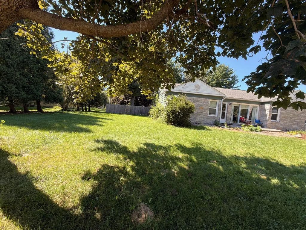 302 Central Avenue S, Geneva
