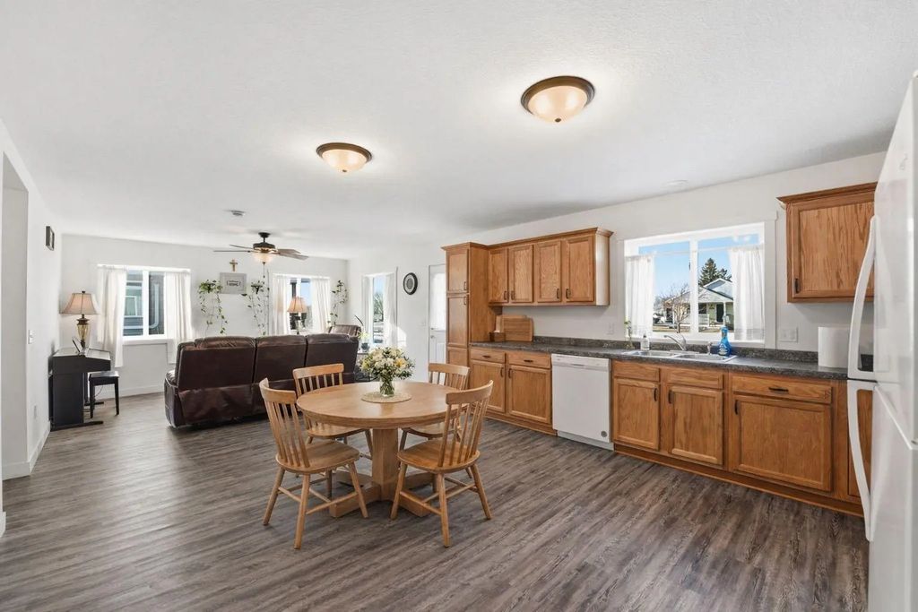 1504 Jasmine Drive, Alexandria