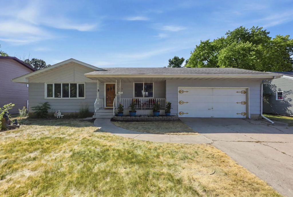 1119 9th Street N, Moorhead
