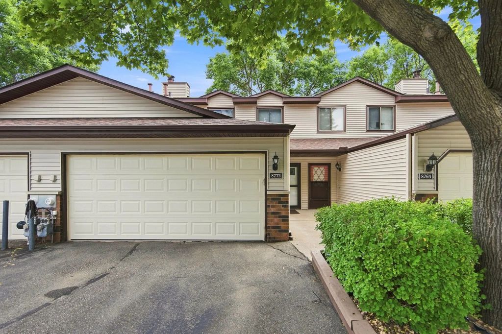 8772 Maplebrook Parkway N, Brooklyn Park