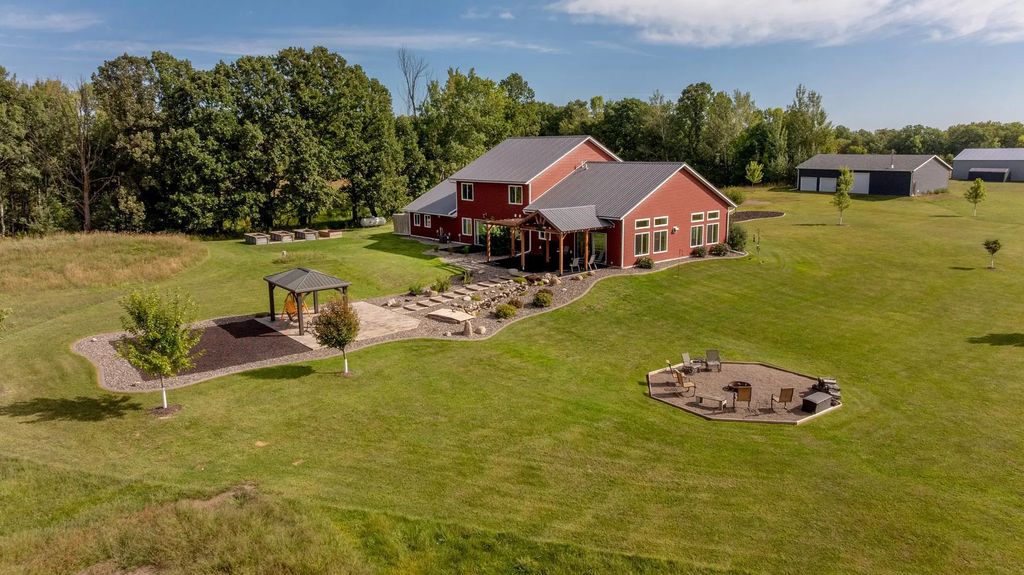 2233 Svendsen Road, Mora