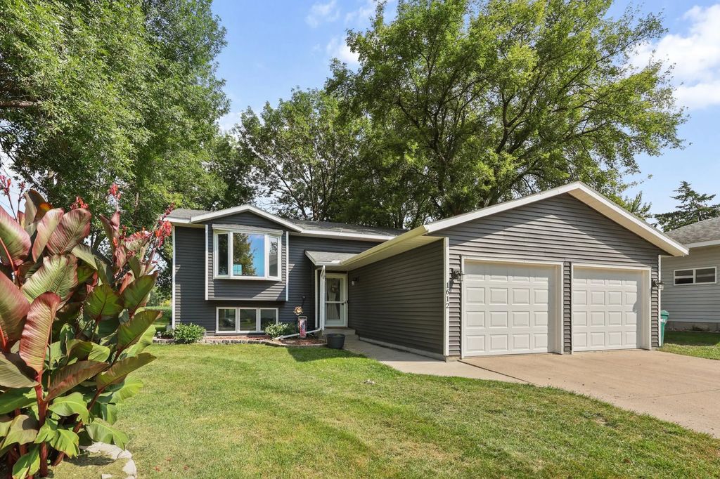 1612 Birch Avenue N, Glencoe