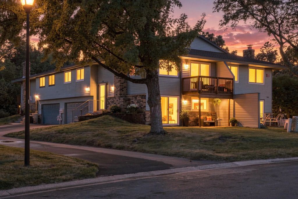 1716 Woodgate Lane, Eagan