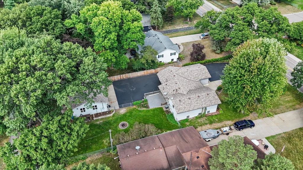 8378 Groveland Road, Mounds View