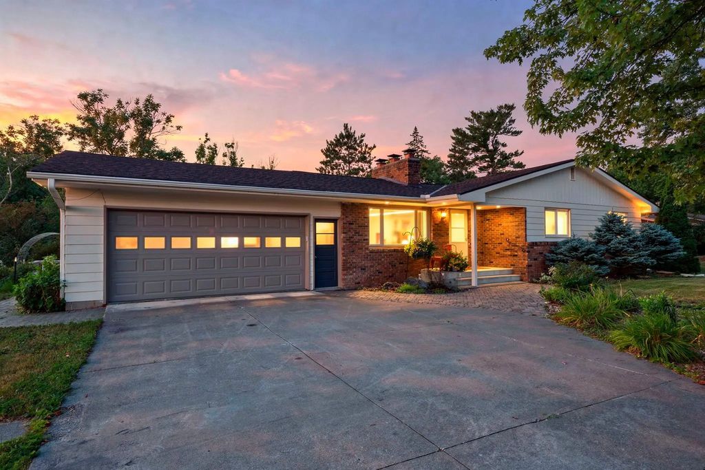 475 Riverside Street, Mora