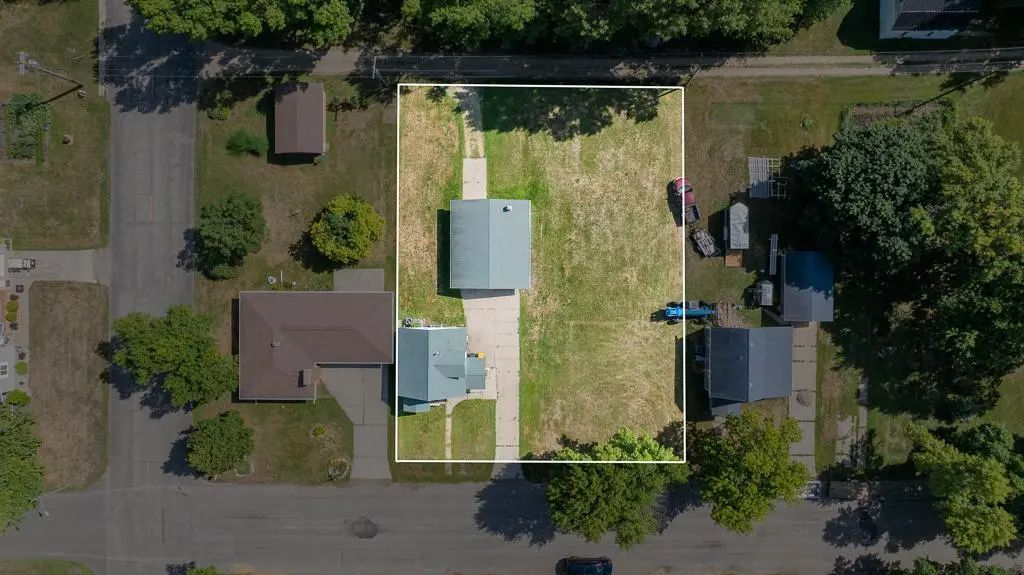 303 S Brook Street, Hendricks