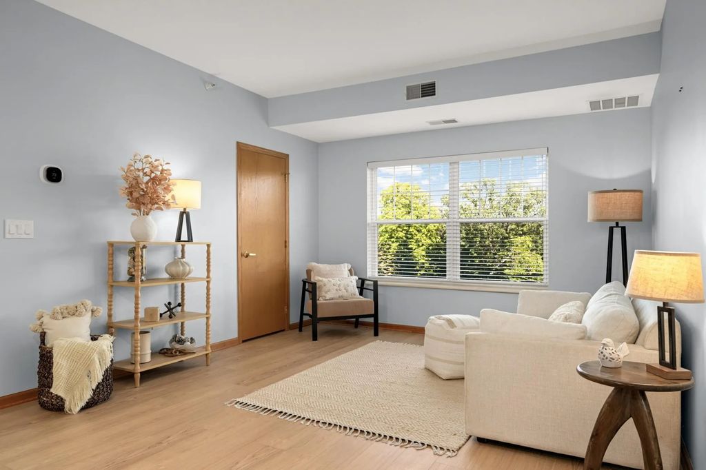 4824 E 53rd Street 301, Minneapolis