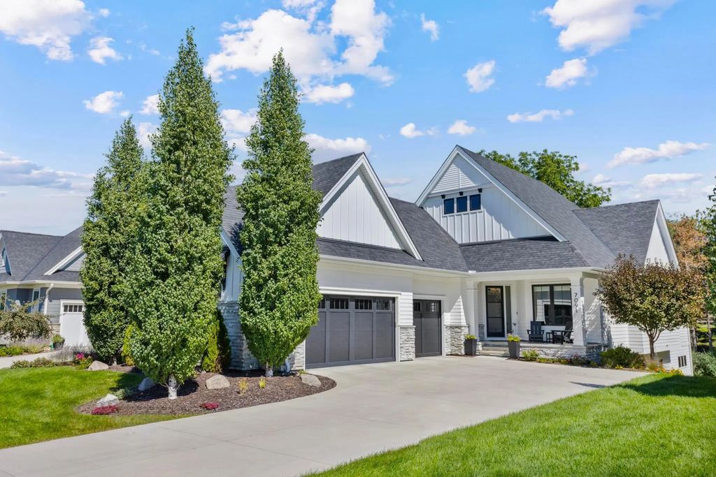 7091 Highland Court, Eden Prairie