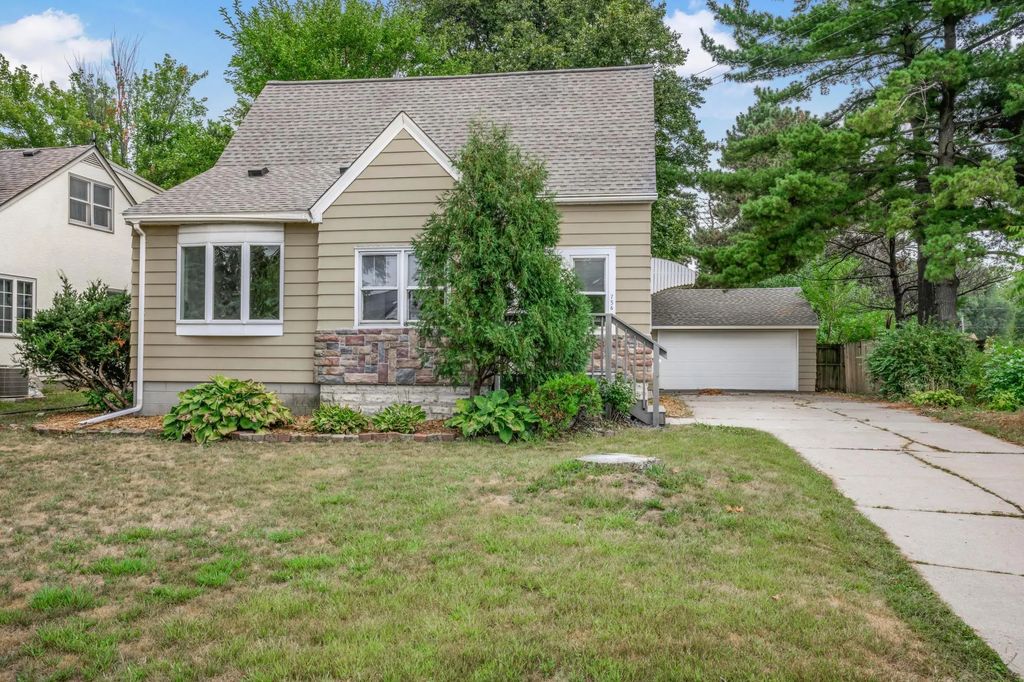 756 Mcknight Road N, Maplewood