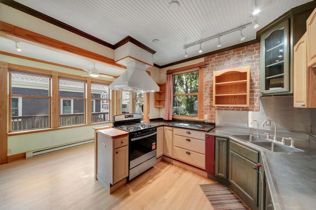110 Winifred Street W, Saint Paul