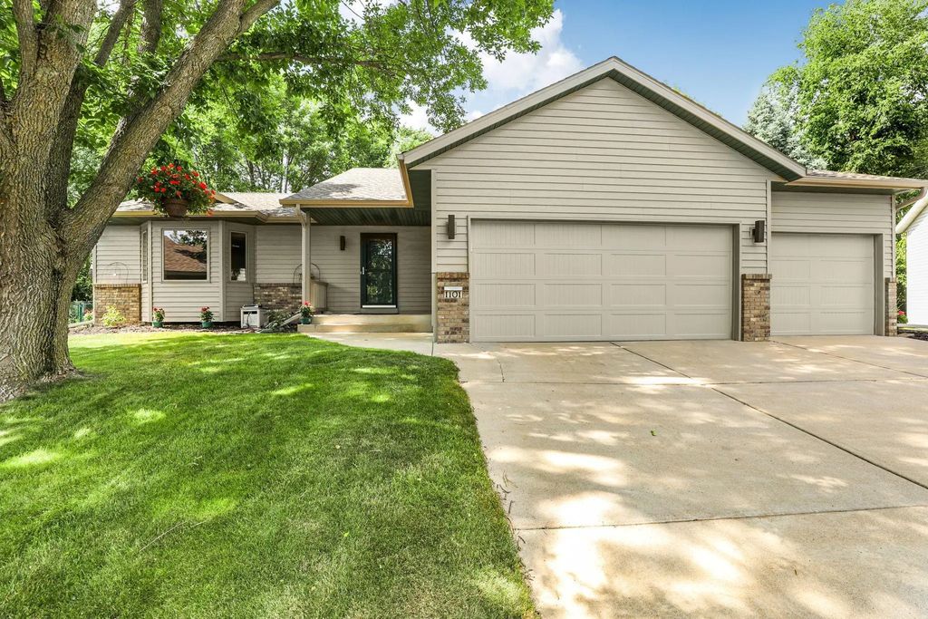 1101 Summit Way, Sauk Rapids