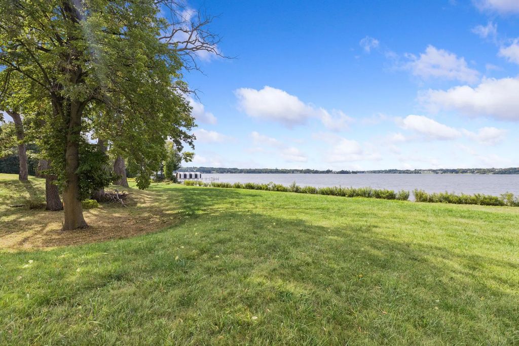 555 Bushaway Road, Wayzata