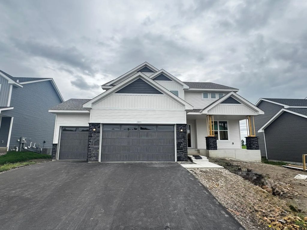 1923 Ravine Road, Carver