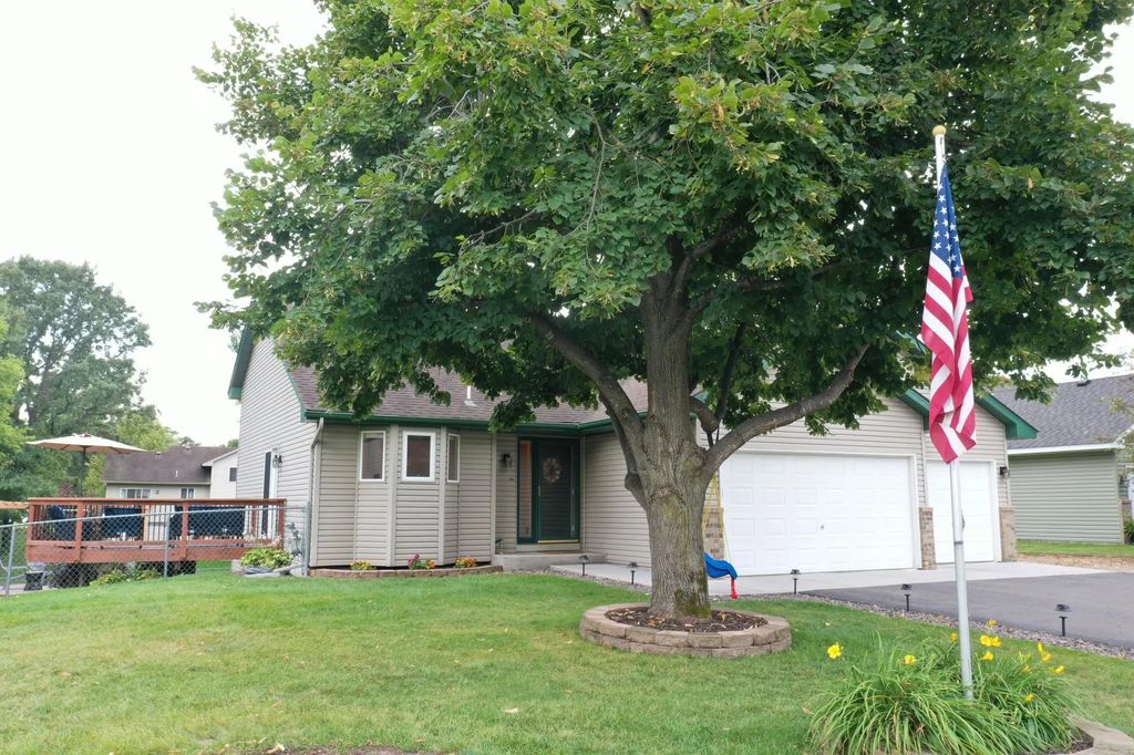 25724 Goldfinch Avenue, Wyoming