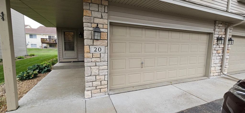 1 Lilac Lane 20, Farmington