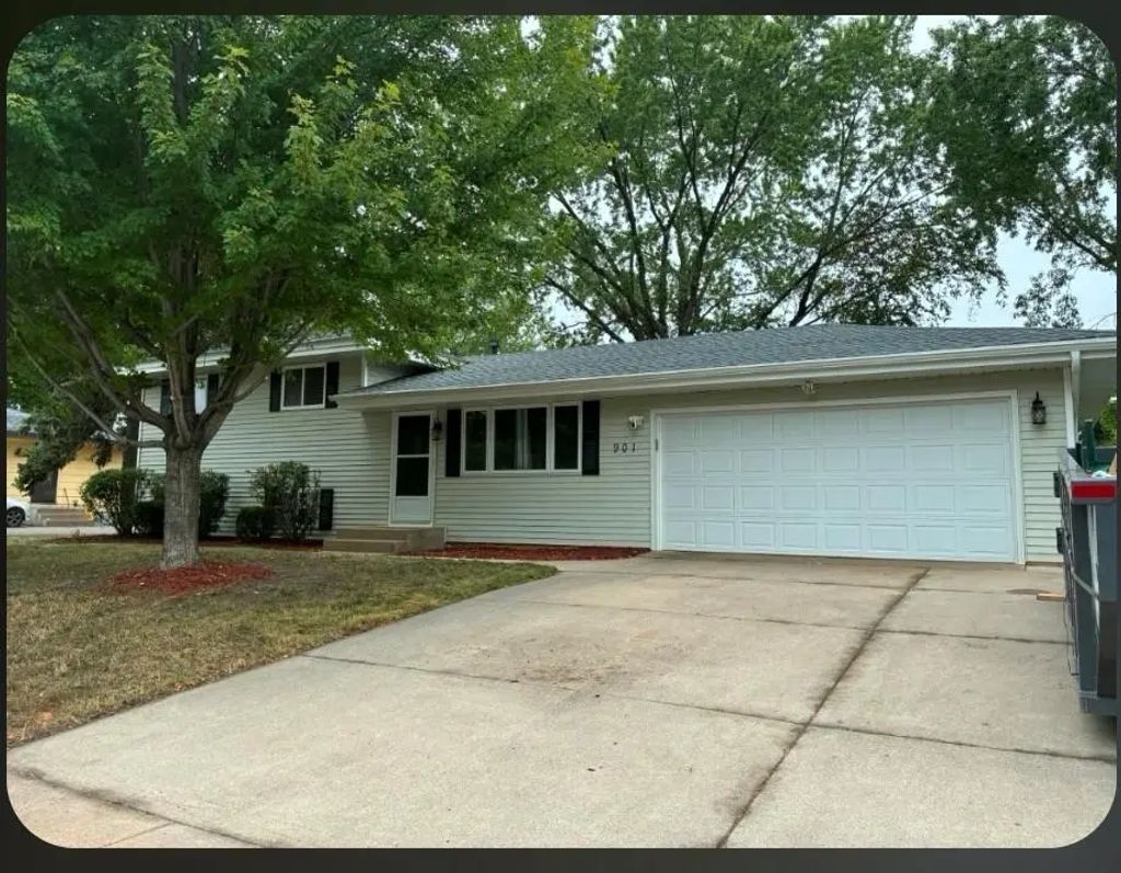 901 Sunny Lane, Anoka
