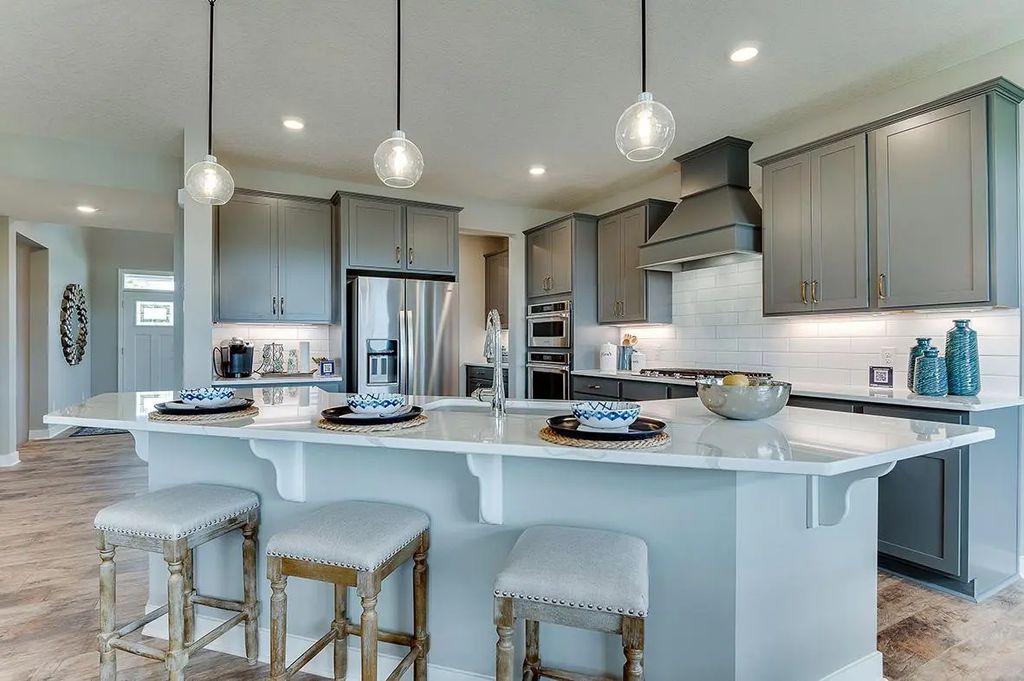 1915 Shady View Court, Shakopee