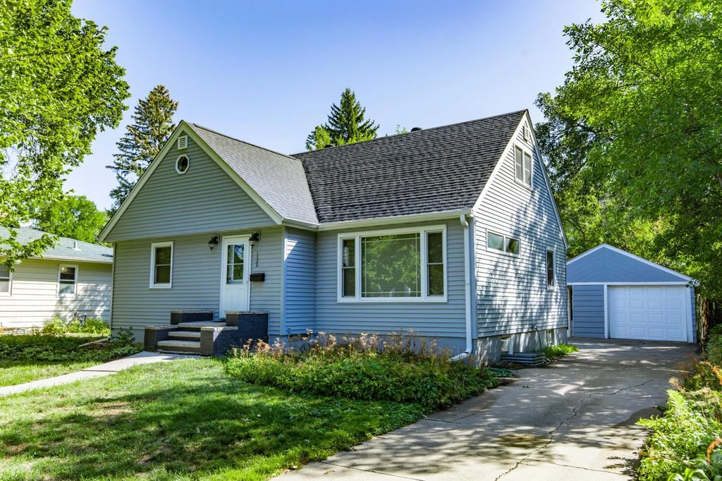 1320 5th Street S, Moorhead