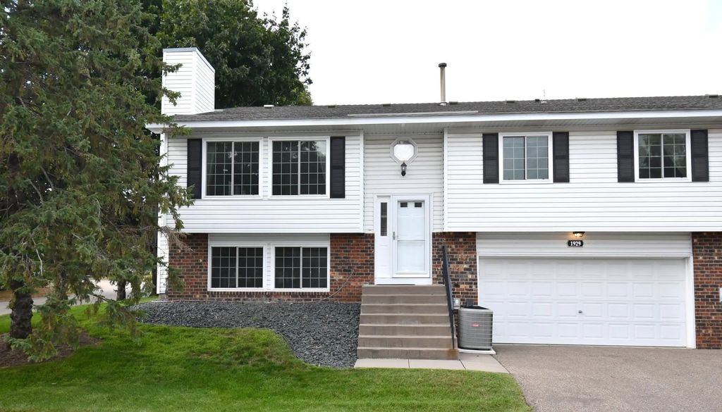 1929 Bielenberg Drive, Woodbury