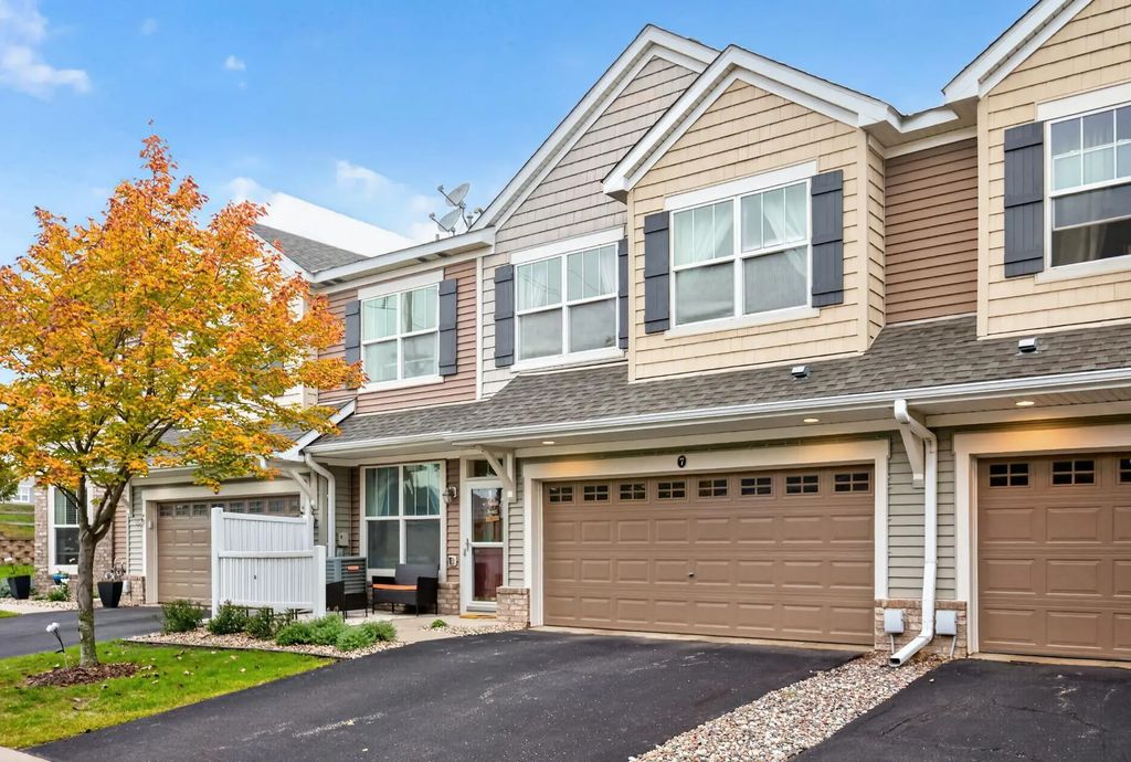1948 Commonwealth Boulevard 7, Chanhassen