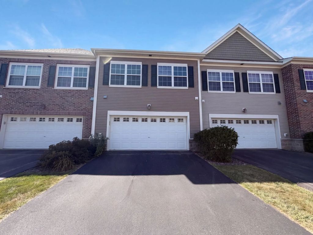7231 Jewel Lane N 702, Maple Grove