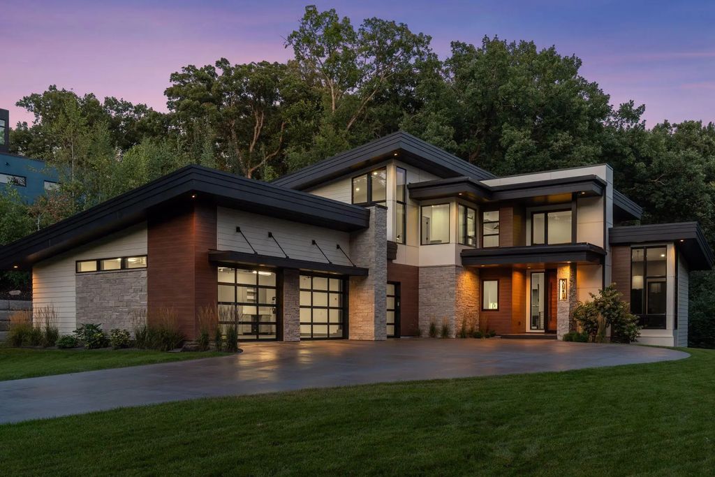 6701 Cheyenne Trail, Edina