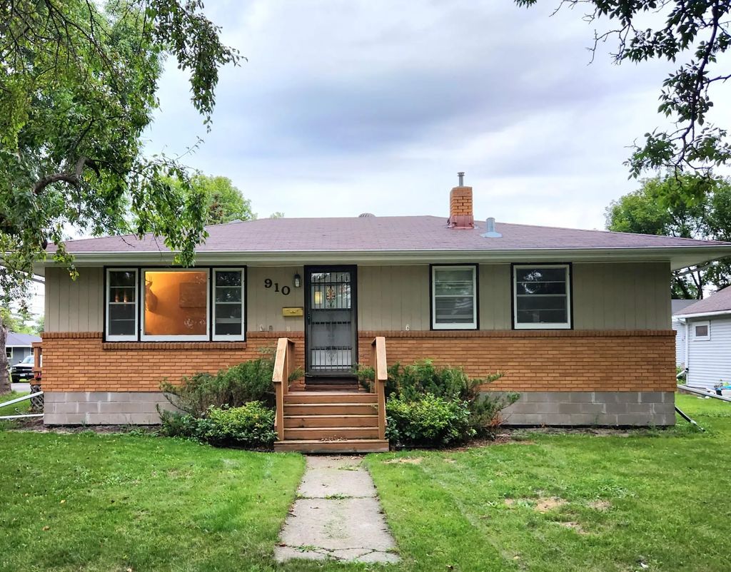 910 13th Street, International Falls