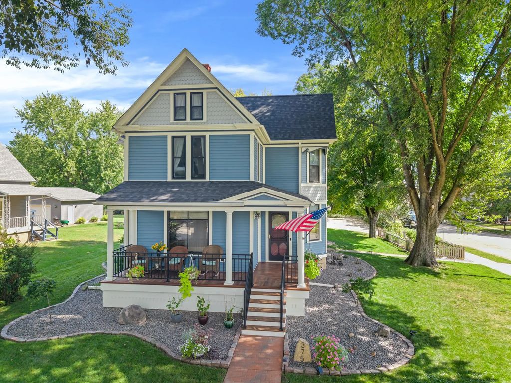 375 4th Street Sw, Plainview