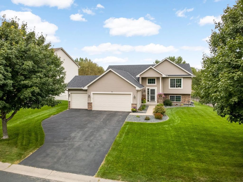 19824 Embers Avenue, Farmington