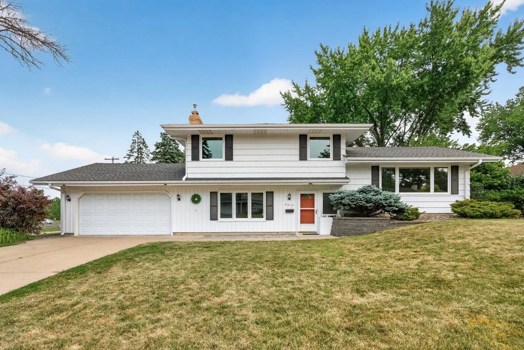 8616 34th Avenue N, New Hope