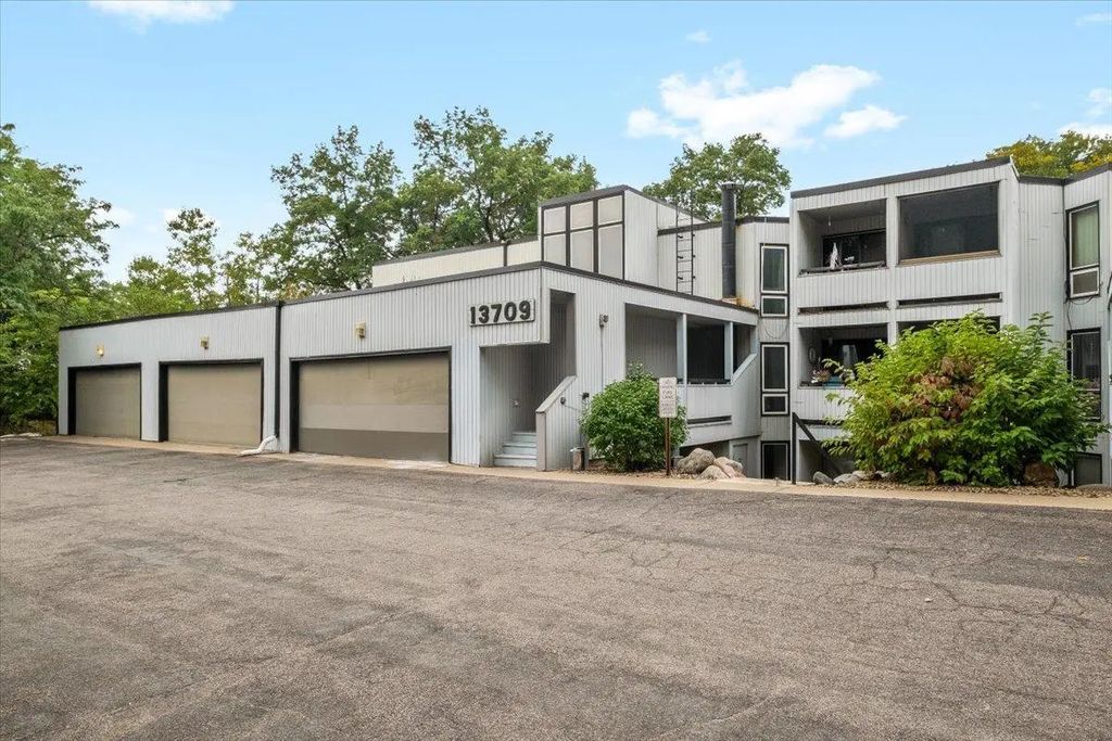 13709 Nicollet Avenue 301, Burnsville