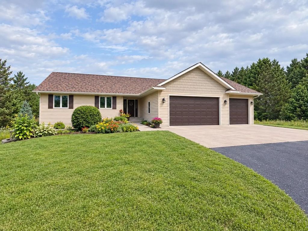 855 Bauer Avenue, Eau Claire