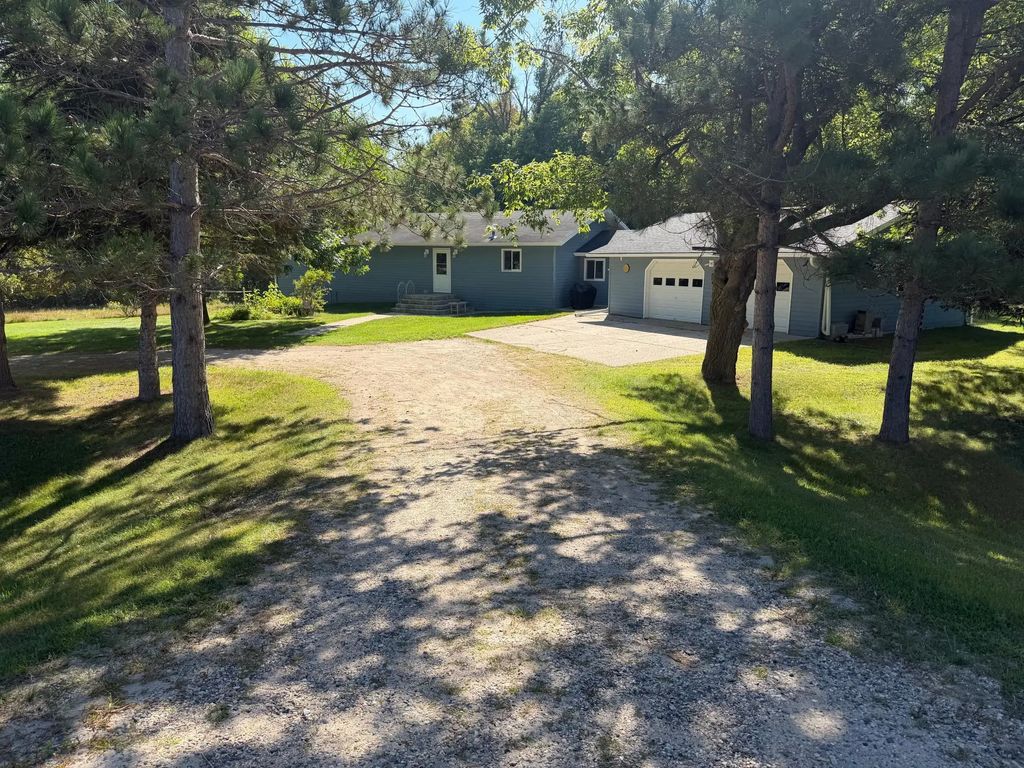 14255 County Highway 11, Audubon
