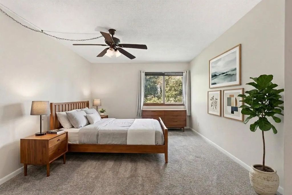 135 Viking Drive E 309, Little Canada