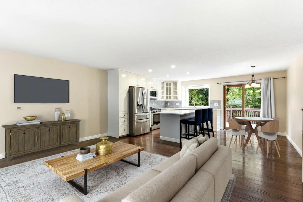 7064 Springhill Circle, Eden Prairie